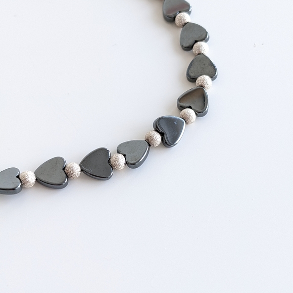 Hematite and sterling silver heart necklace - Picture 5 of 7